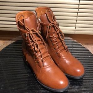 Dream pair lace up leather boots size 9